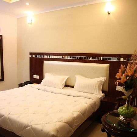 Hotel Dev Residency Vrindavan Exterior photo