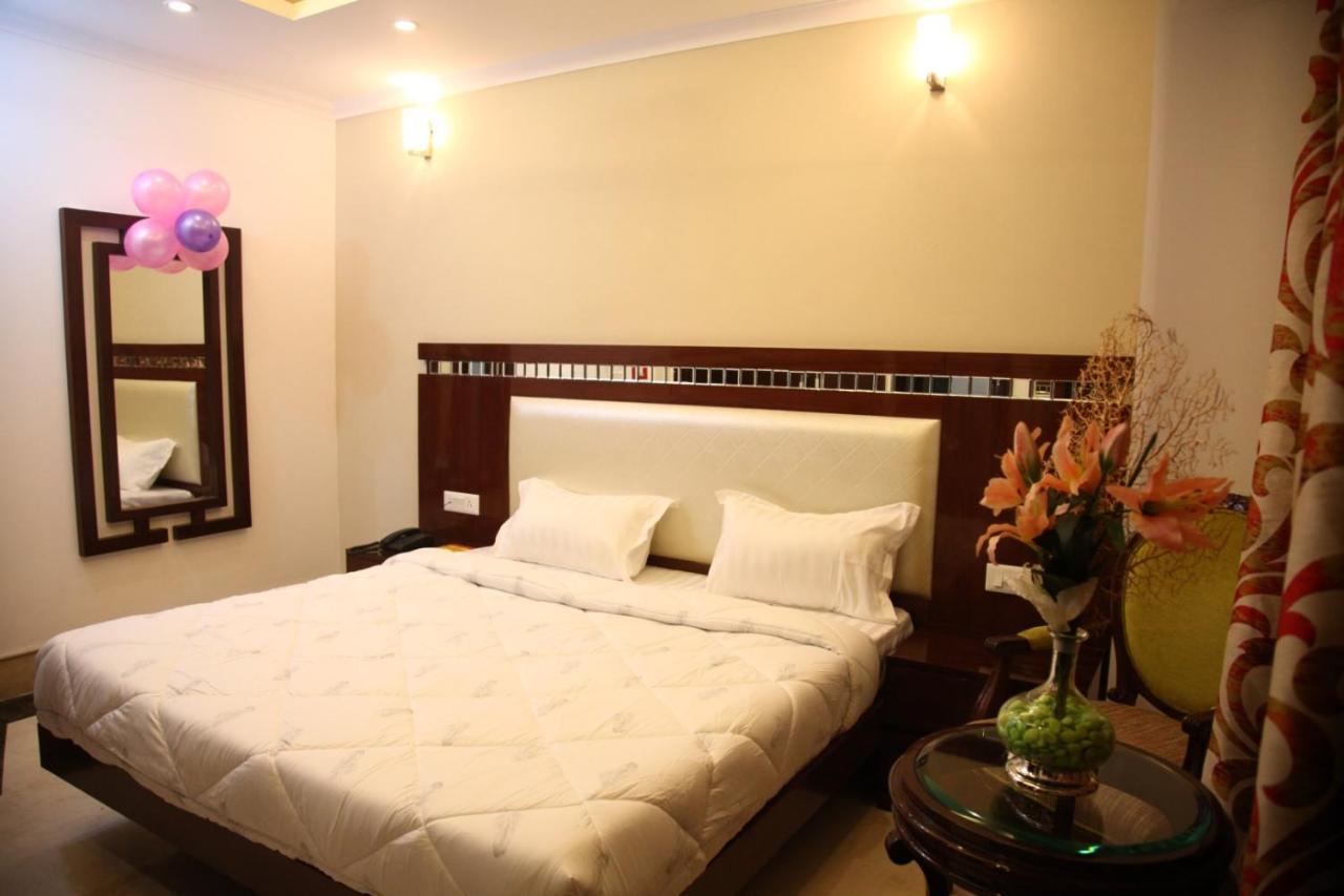 Hotel Dev Residency Vrindavan Exterior photo