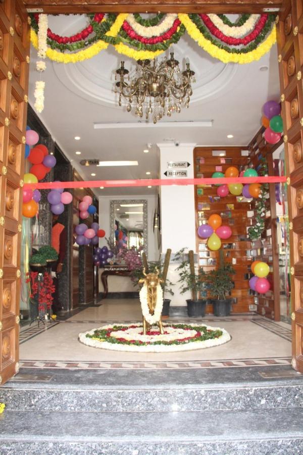 Hotel Dev Residency Vrindavan Exterior photo